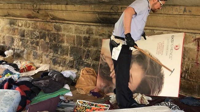 Bivacchi sotto i ponti: le segnalazioni dei cittadini lungo il Mugnone