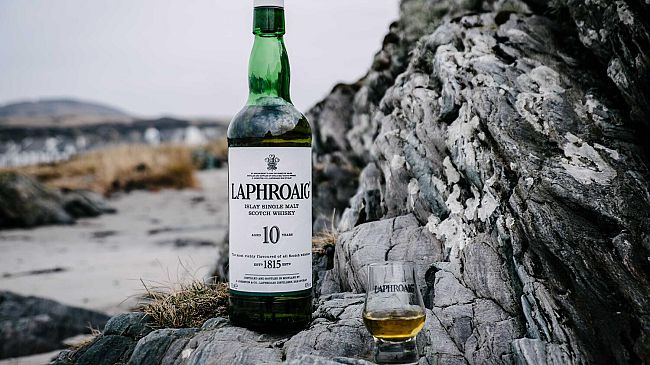 Laphroaig 10yo: dalla distilleria alla bottiglia