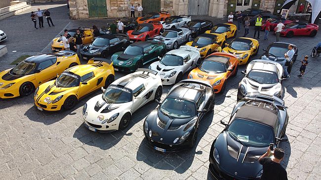 Parata di Lotus al Piazzale Michelangelo