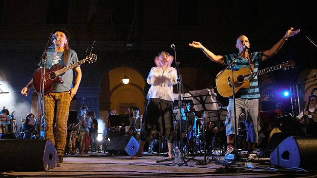 Arezzo: Erriquez e Finaz (Bandabardò) in Piazza San Domenico