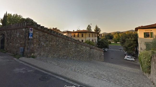 Incendio a Firenze: morte tra le fiamme sviluppatesi in giardino