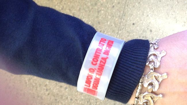 Braccialetti elettronici ai dipendenti: scontro tra sindacati