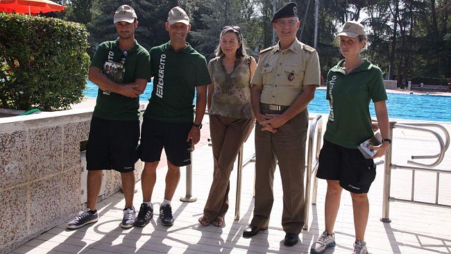L'Esercito alla Costoli: in piscina per informare