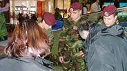 Uno stand dell'Esercito in questi giorni al centro commerciale I Gigli