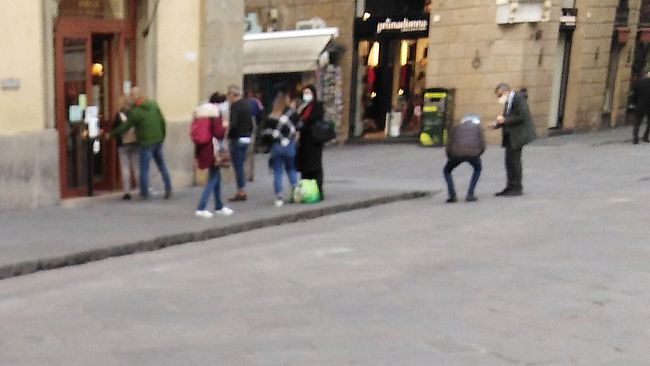 Firenze, divieto di consumo vicino a bar e ristoranti: minimo 50 metri