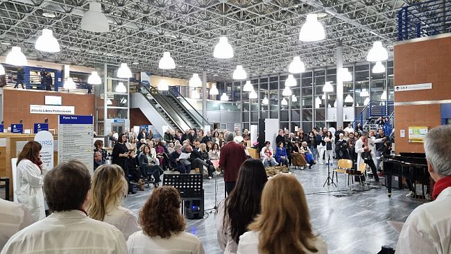 Otto opere inaugurate nell'atrio dell'ospedale 'Versilia'