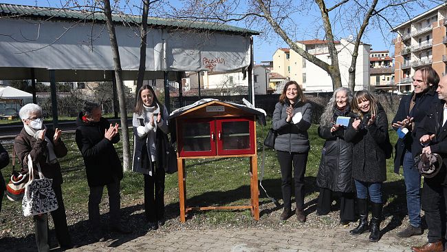 Una casetta per lo scambio dei libri
