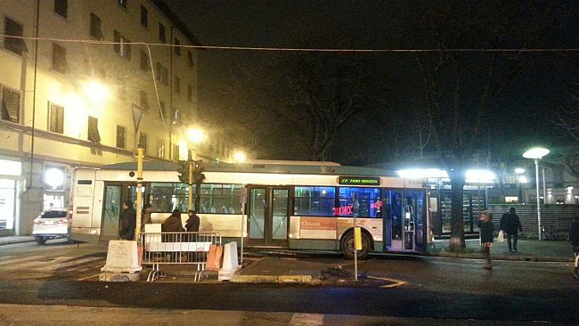 Tramvia Dalmazia: il bus resta incastrato tra i cantieri