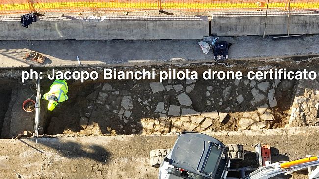 ritrovamento-archeologico-in-piazza-beccaria-e-un-antico-selciato