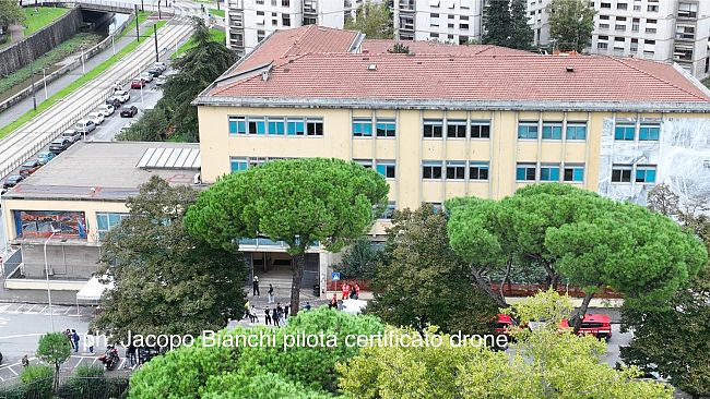 Verifiche al liceo Da Vinci di Firenze dopo il forte boato