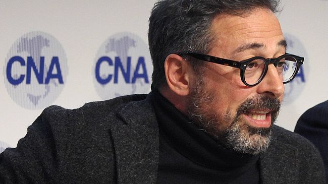 Artigianato moda: lavoratori esasperati