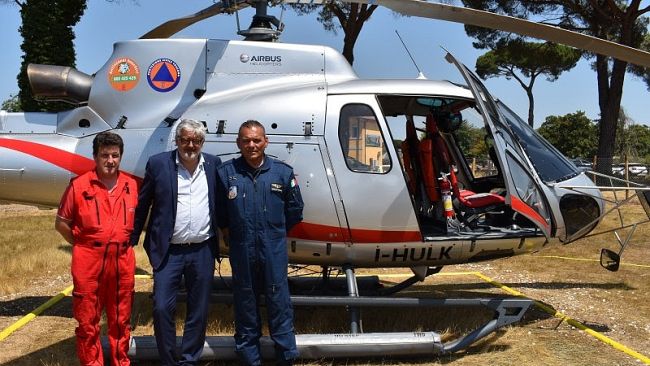 San Rossore, torna l'elicottero antincendio della Protezione civile