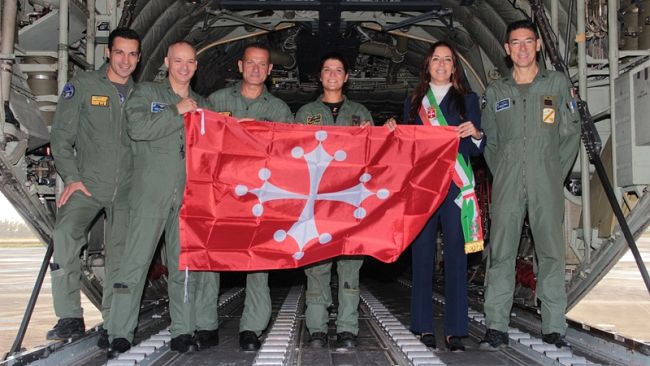 La bandiera di Pisa sventola in Antartide grazie alla 46ª Brigata Aerea