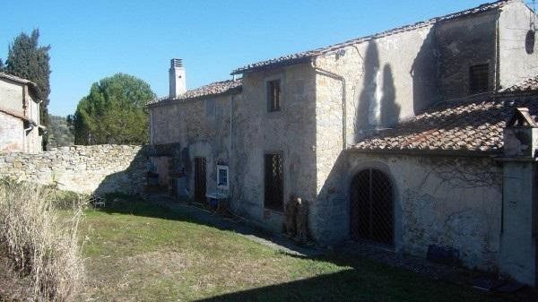 Borghi in vendita, prezzi alti in Toscana