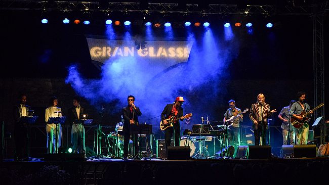 Gran Glassé, al Teatro delle Arti di Lastra a Signa una serata di parole sudate e punk da balera