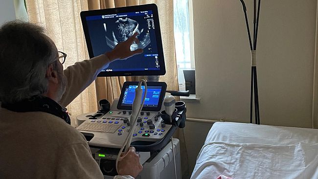 Annulliamo la Distanza e Meyer portano screening neonatali in Albania