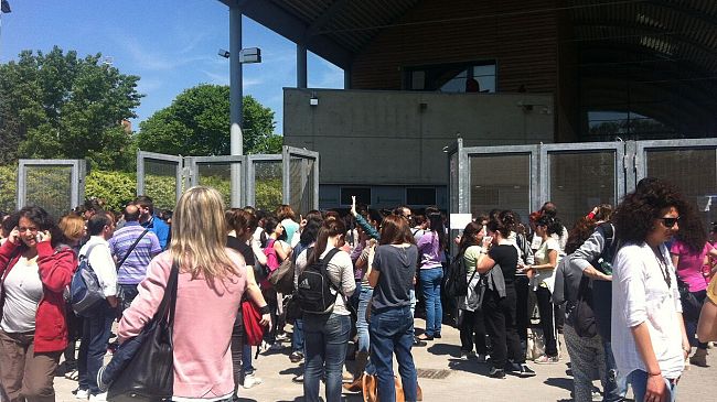 Concorso per insegnanti a Prato: contrazioni per la candidata durante la prova