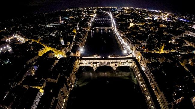 E' Inferno, l'Arno si trasforma in Cinema all'aperto