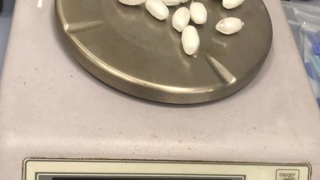 Firenze: pusher rischia di soffocare ingoiando ovuli di eroina