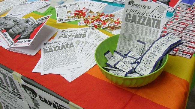 Università di Firenze: elezioni mercoledì 25 e giovedì 26 marzo.<BR>Preservativi degli Studenti di Sinistra in tutte le Facoltà