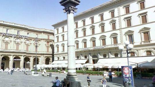 Piazza della Repubblica, Apple Store apre e assume