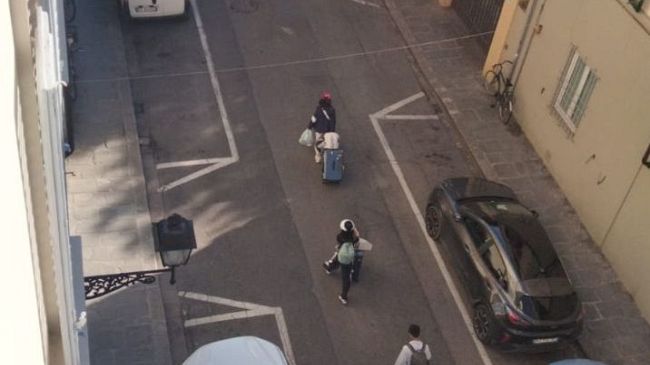 A Firenze carovane di turisti come mandrie rumorose