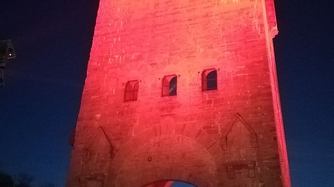 La Torre S. Niccolò colorata di rosso