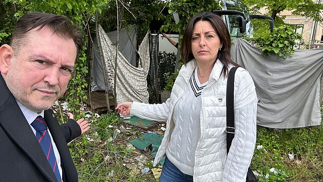 Degrado a Firenze, volantino alla sede Pd