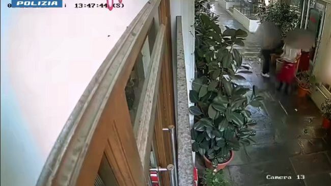 Rapina aggravata in piazza Repubblica