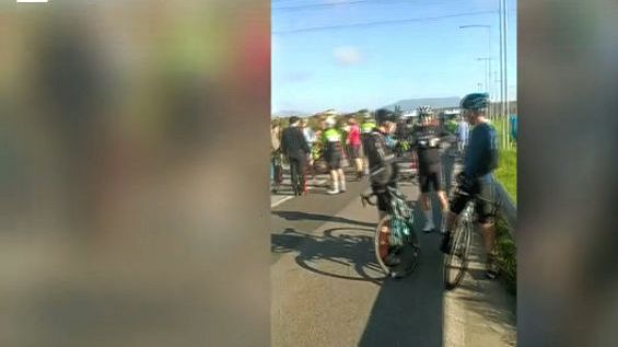 Signa, auto travolge gruppo di ciclisti