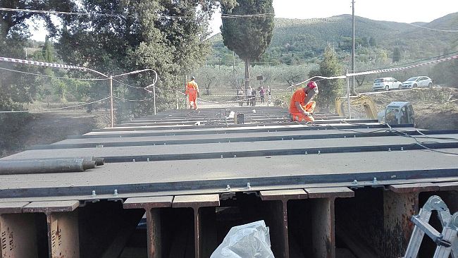 Alluvione di Livorno, in corso la ricostruzione dei ponti crollati