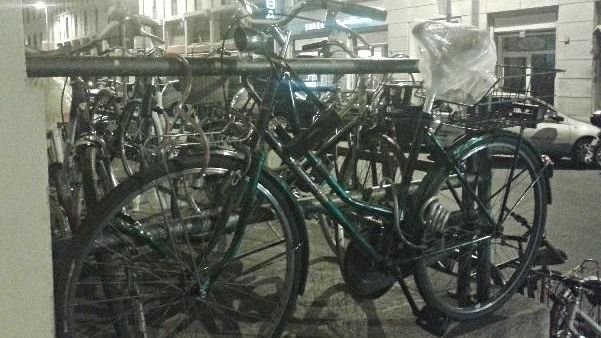 Centro Storico: automobilista fa arrestare ladro di biciclette 