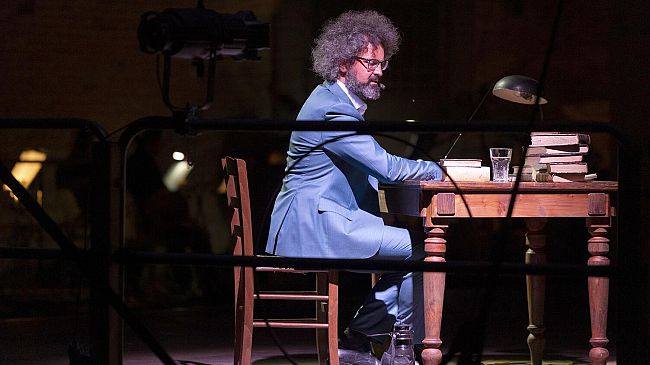 Un viaggio interiore dall’oscurità alla luce, con Simone Cristicchi