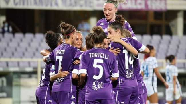 viola-femminile-che-prima-poker-allinter