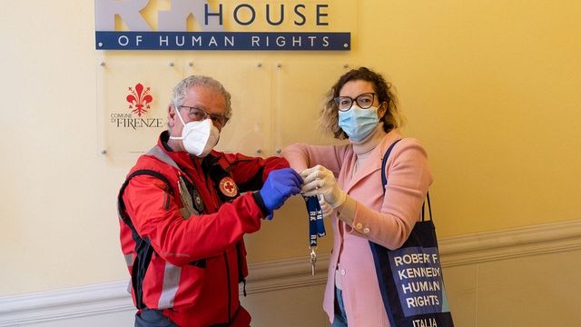 Bomba in Libano: a Firenze 13 vigili del fuoco in rientro da Beirut