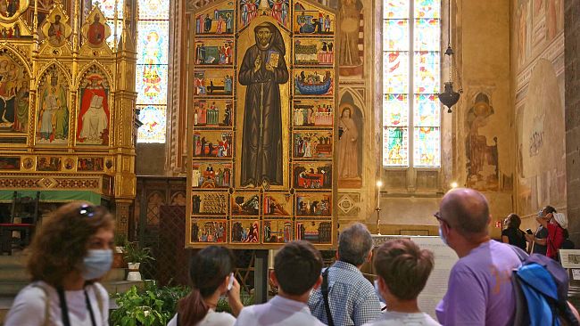 Santa Croce, affascinano le visite serali