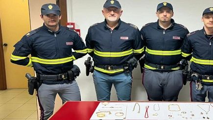 Truffa a un’anziana vedova, rubato e recuperato un tesoretto