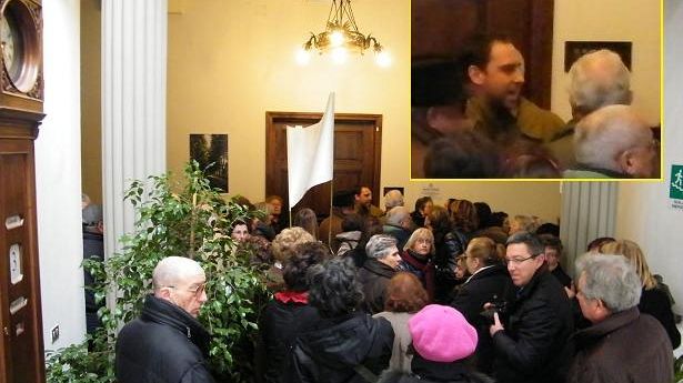 Linea 33, il PD resiste all'assalto dei cittadini e convoca una nuova assemblea