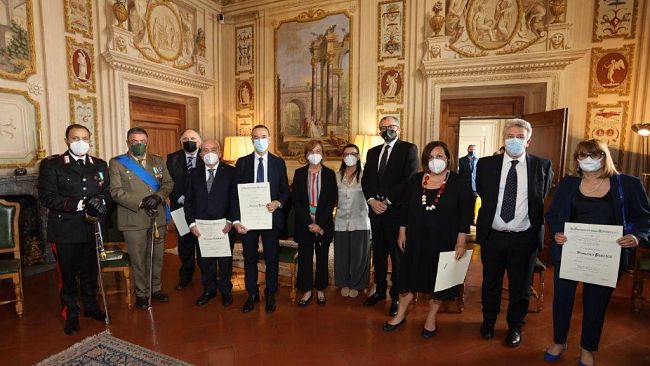 Stamani i diplomi dell’Ordine al Merito della Repubblica Italiana