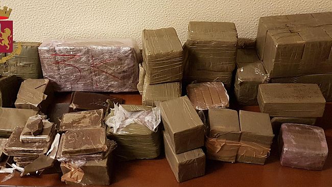 Sesto Fiorentino: 30 kg. di hashish in un garage
