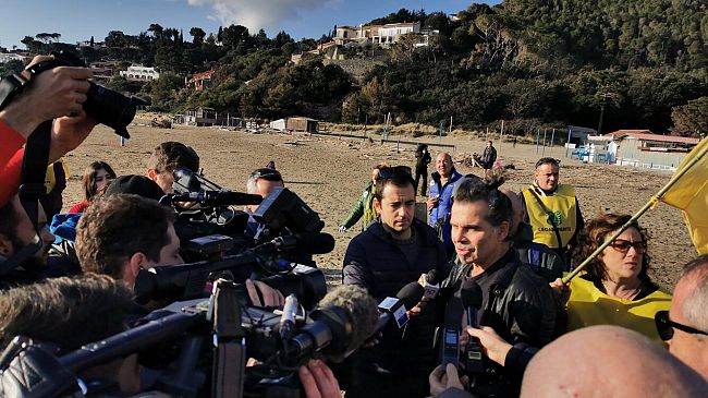 Plastiche: in mille a bonificare la spiaggia della Feniglia