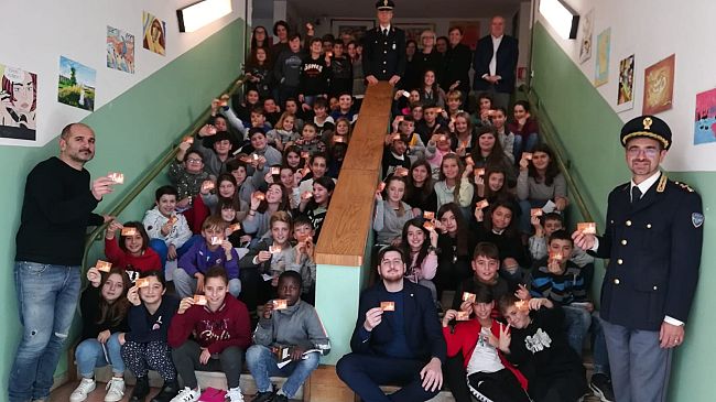 Giovani e internet: un patentino digitale per l’uso corretto del web e dei social