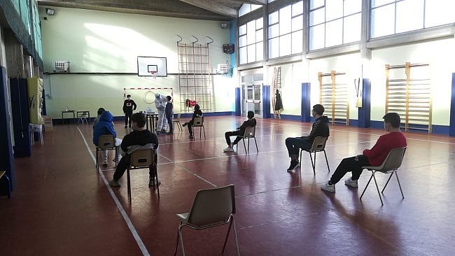 Test rapidi nelle scuole: negativi gli esiti dei tamponi somministrati agli studenti 