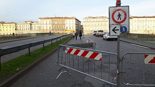Chiusura Ponte Vespucci: valanga di multe per il transito alternativo