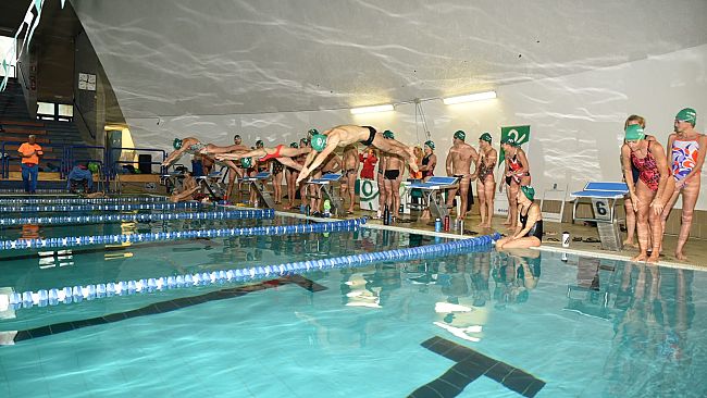 Maratona di nuoto, 24 ore per le persone con SLA