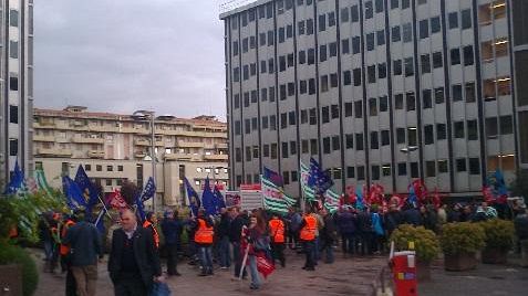 Presidio davanti alla Regione Toscana per gli auto-ferro-tranvieri