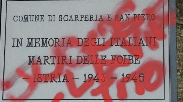 Martiri delle Foibe: deturpata una lapide in Mugello
