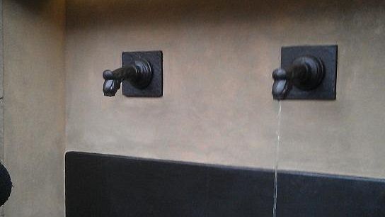 Pasqua con i fontanelli, in piazza della Signoria una cascata di successo