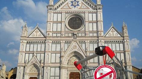 I carrelli della spesa sono la nuova cartolina da Firenze