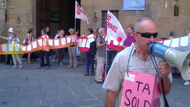 Protesta alta velocità a Firenze, un serpentone colorato nel centro storico